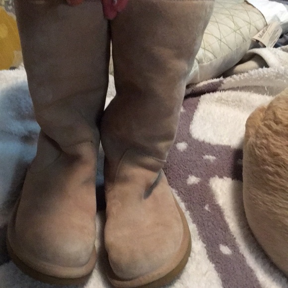 UGG boots - Picture 3 of 3